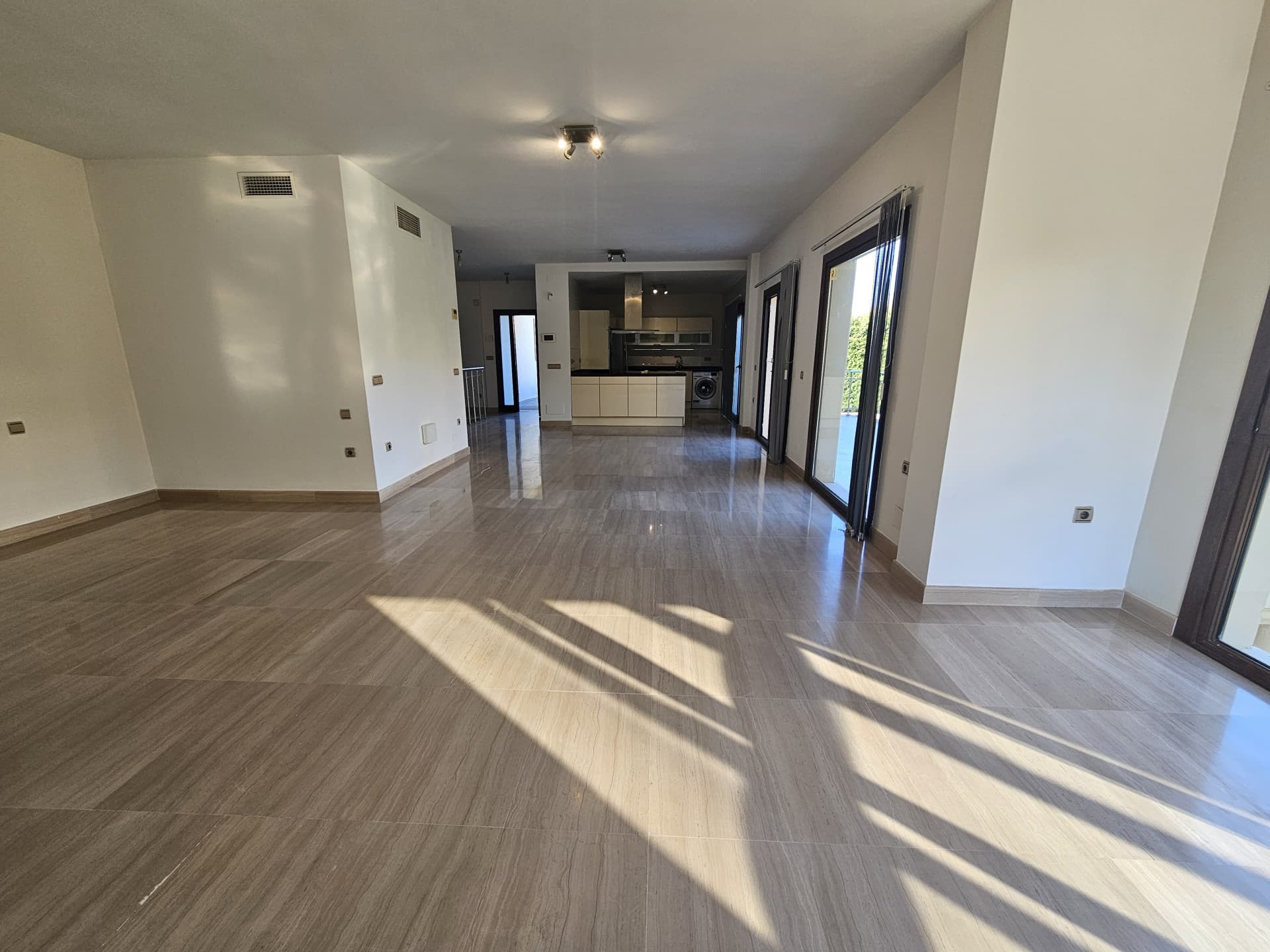 Elegant 3 bedroom villa in Riviera de Sol - LONG TERM RENTAL Welcome to your dream home on the beautiful Riviera de Sol