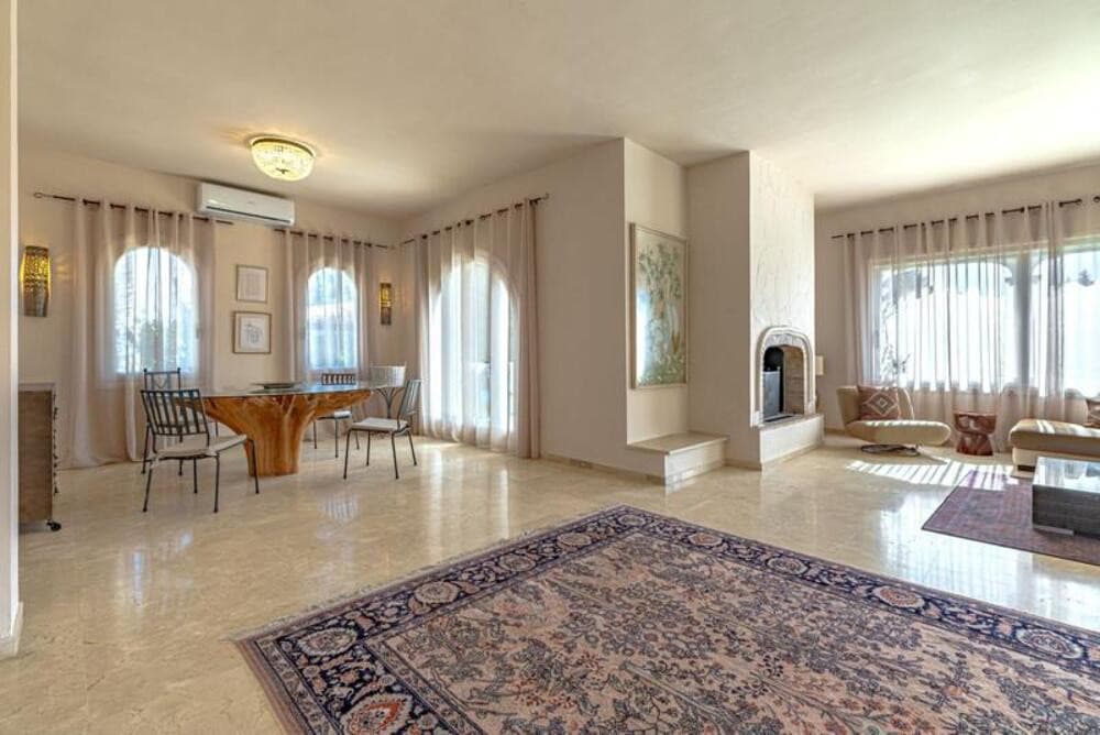 Exclusive Villa Retreat with Panoramic Views in the Heart of Estepona East