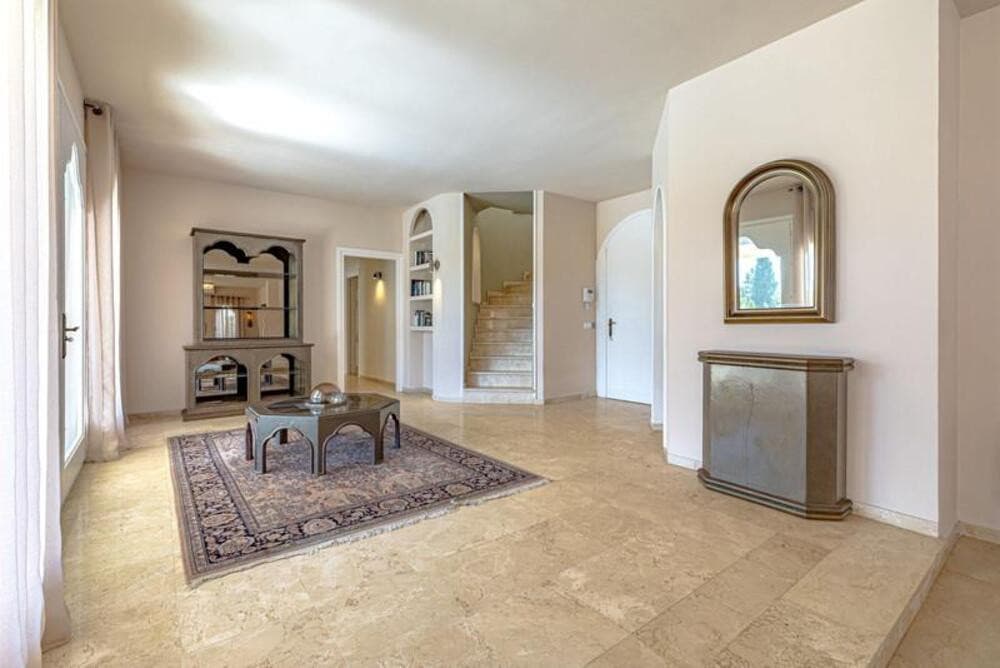 Exclusive Villa Retreat with Panoramic Views in the Heart of Estepona East