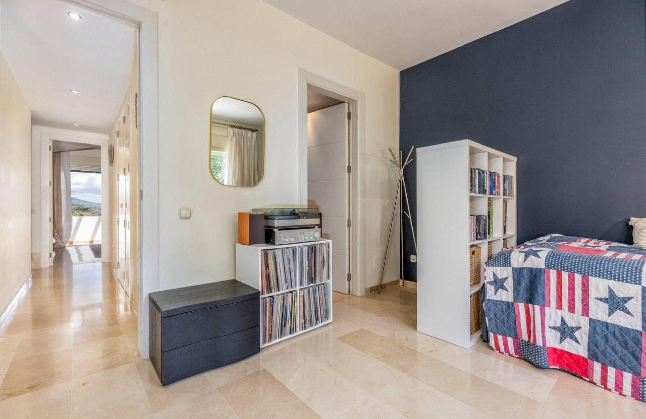 EXCLUSIVE TOWNHOUSE WITH PANORAMIC VIEWS IN LA CALA GOLF RESORT Magnificent 3-bedroom townhouse, located in the prestigi