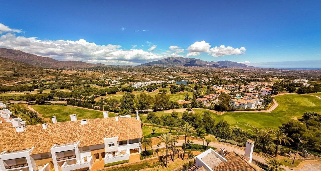 EXCLUSIVE TOWNHOUSE WITH PANORAMIC VIEWS IN LA CALA GOLF RESORT Magnificent 3-bedroom townhouse, located in the prestigi