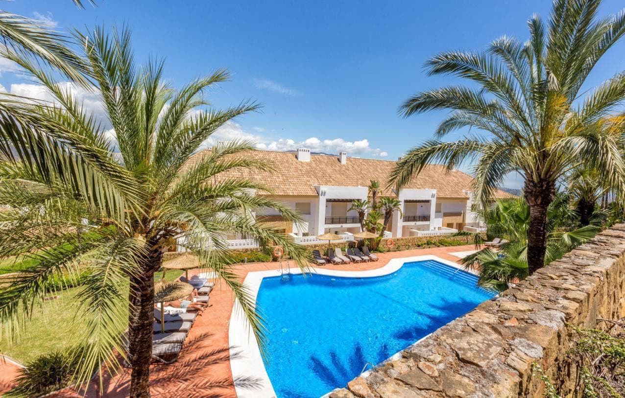 EXCLUSIVE TOWNHOUSE WITH PANORAMIC VIEWS IN LA CALA GOLF RESORT Magnificent 3-bedroom townhouse, located in the prestigi
