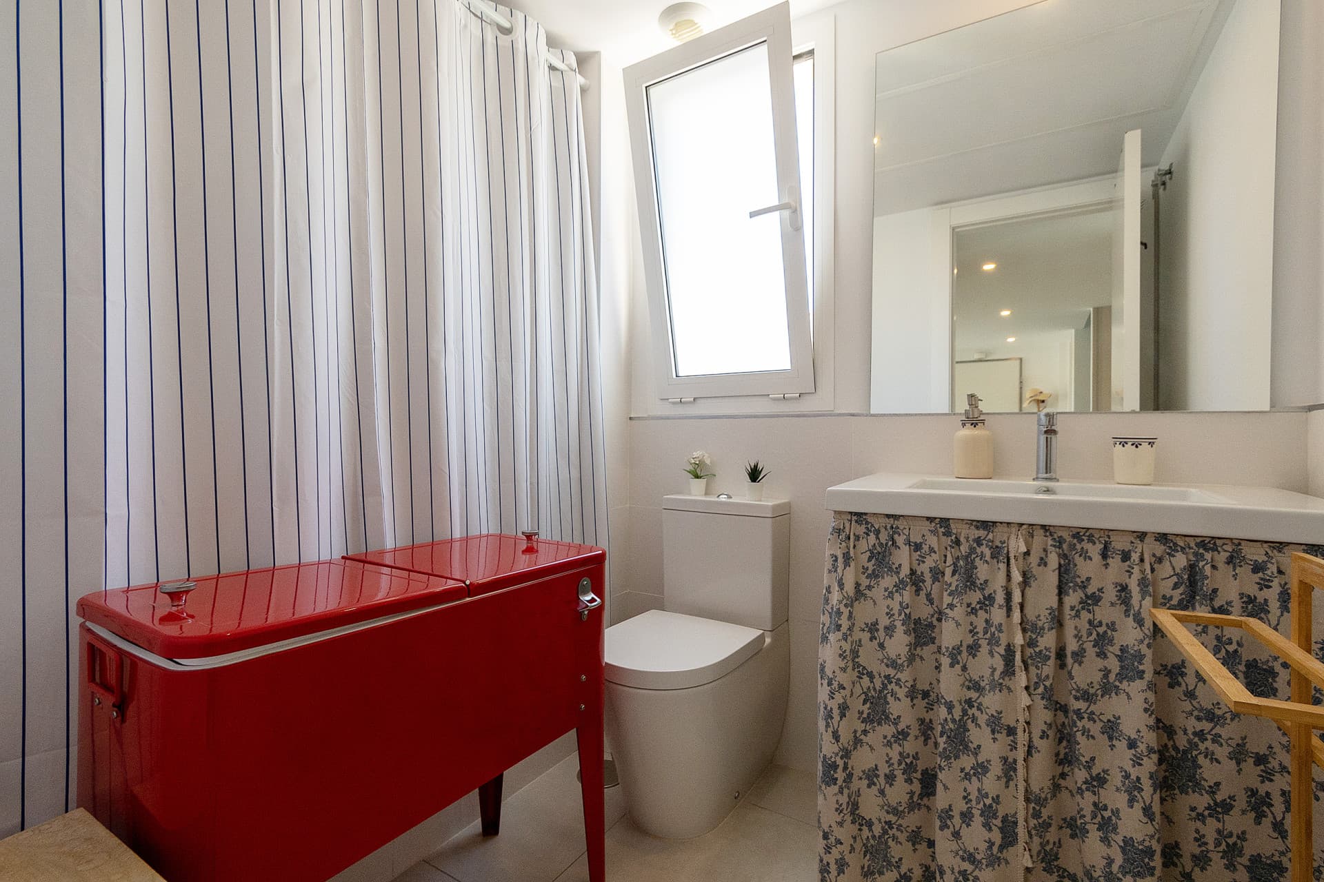 Exclusive luxury duplex penthouse with stunning sea and mountain views Discover this spectacular luxury duplex penthouse