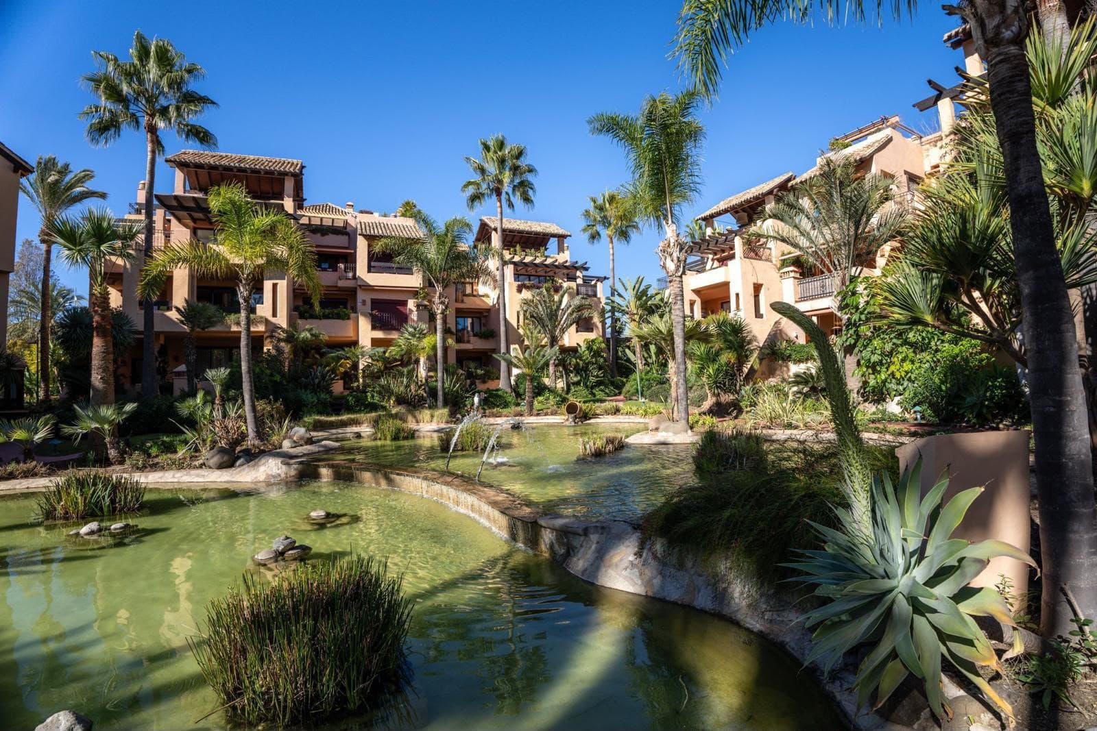 Ground Floor Apartment for Rent – Bahía Alcántara, San Pedro de Alcántara Magnificent ground floor apartment located in