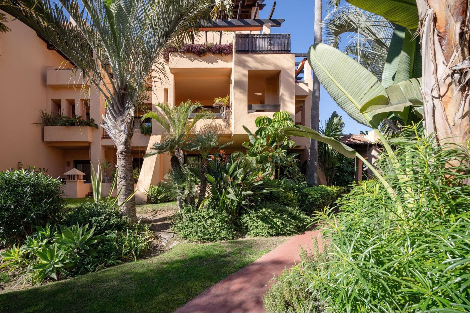 Ground Floor Apartment for Rent – Bahía Alcántara, San Pedro de Alcántara Magnificent ground floor apartment located in