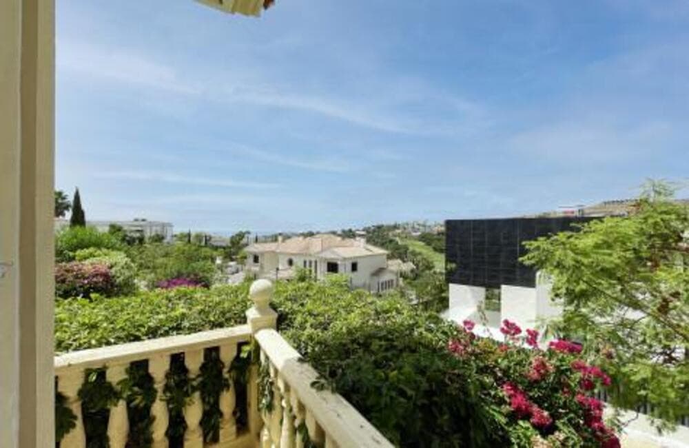 Villa for sale and for rent in La Alqueria, Benahavis