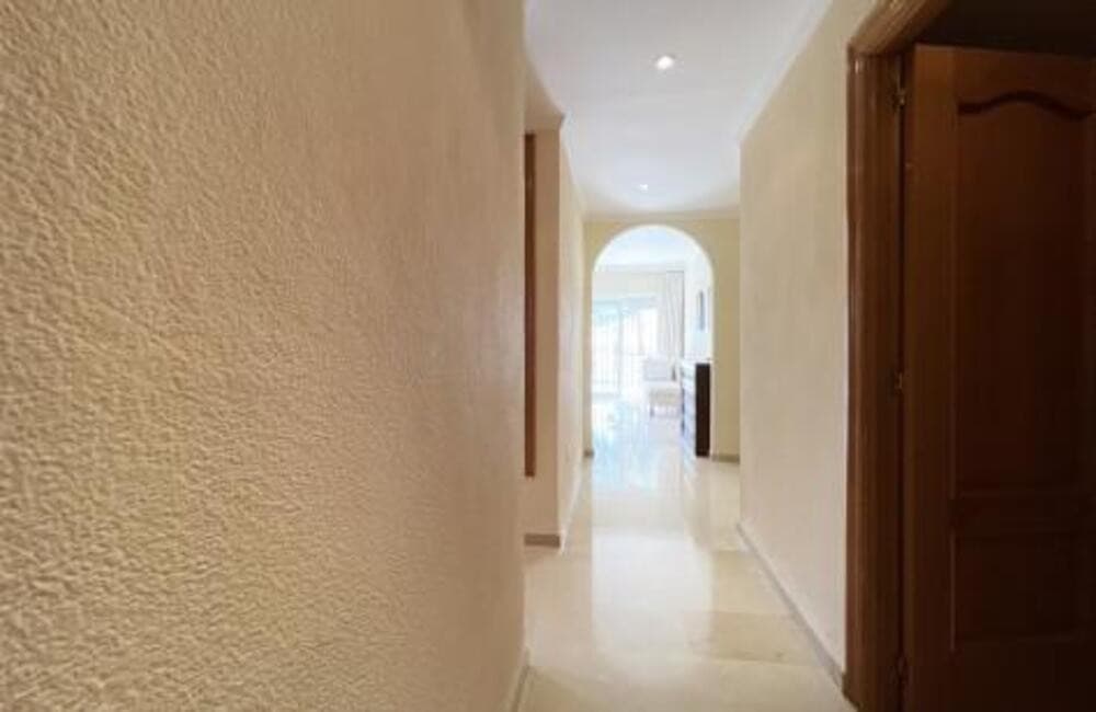 Villa for sale and for rent in La Alqueria, Benahavis
