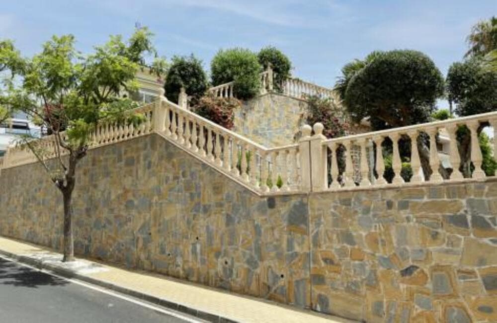 Villa for sale and for rent in La Alqueria, Benahavis