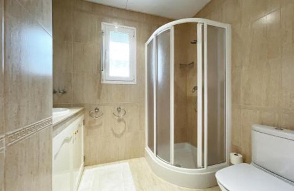 Villa for sale and for rent in La Alqueria, Benahavis