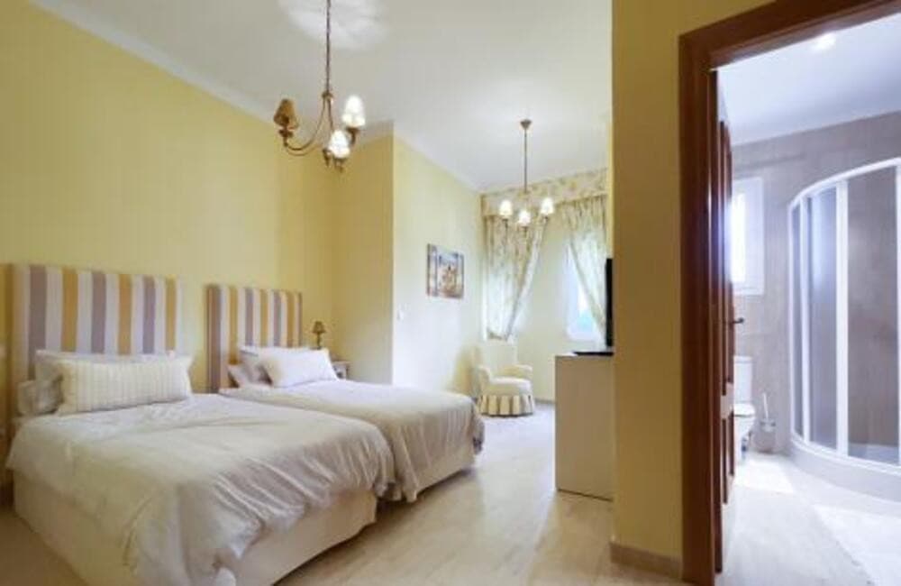 Villa for sale and for rent in La Alqueria, Benahavis