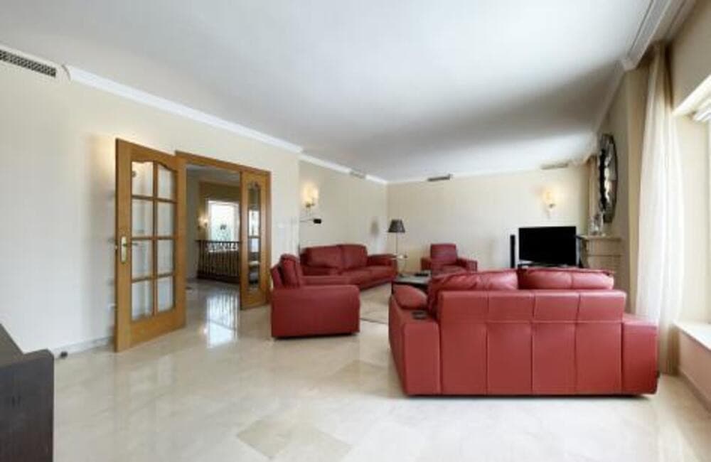 Villa for sale and for rent in La Alqueria, Benahavis