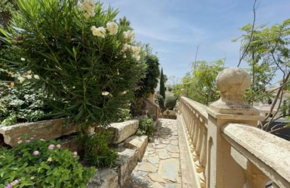 Villa for sale and for rent in La Alqueria, Benahavis