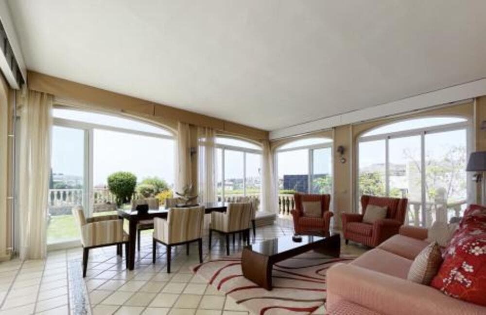 Villa for sale and for rent in La Alqueria, Benahavis