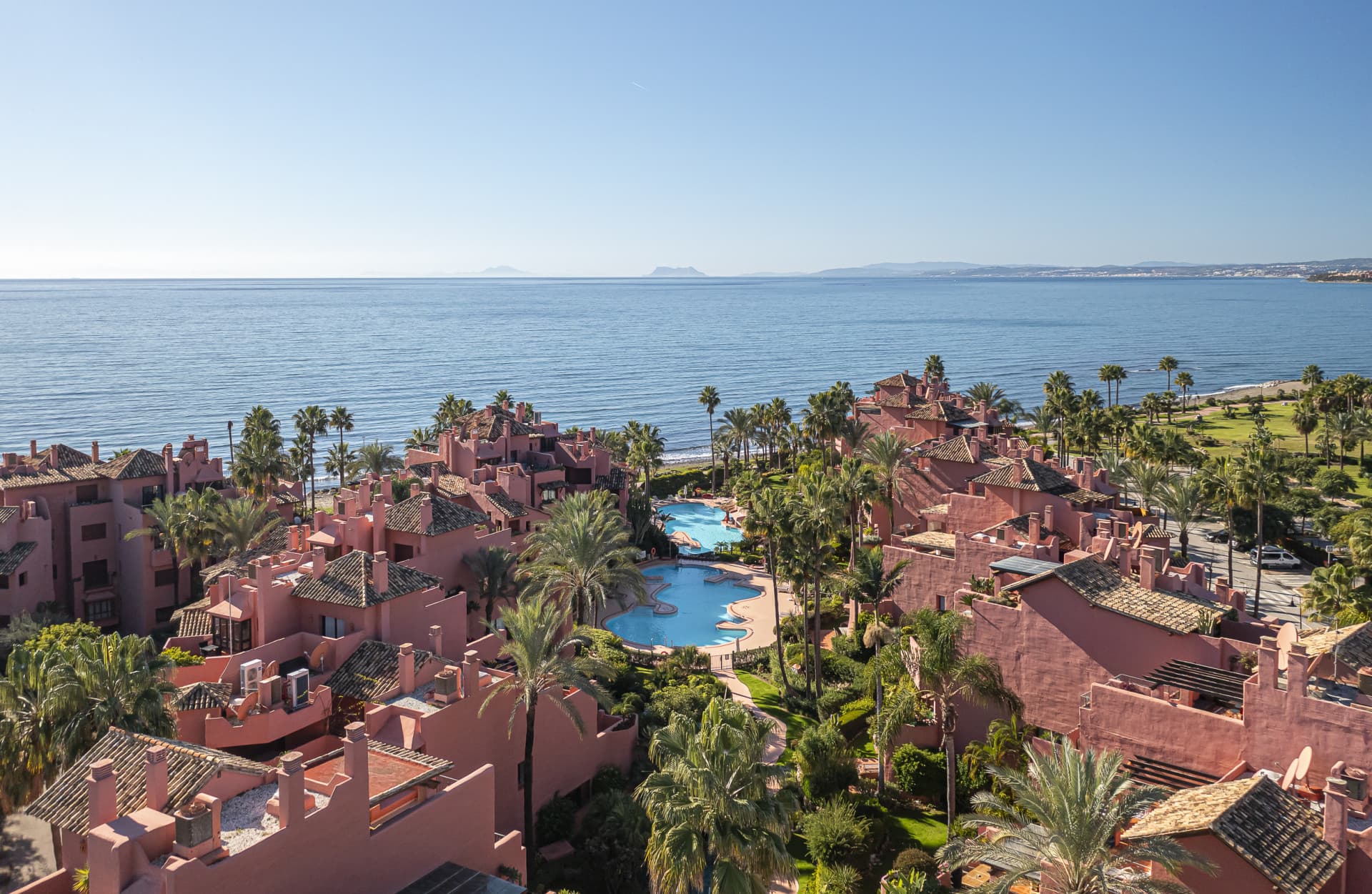 GROUND FLOOR APARTMENT - LUXURY - ESTEPONA