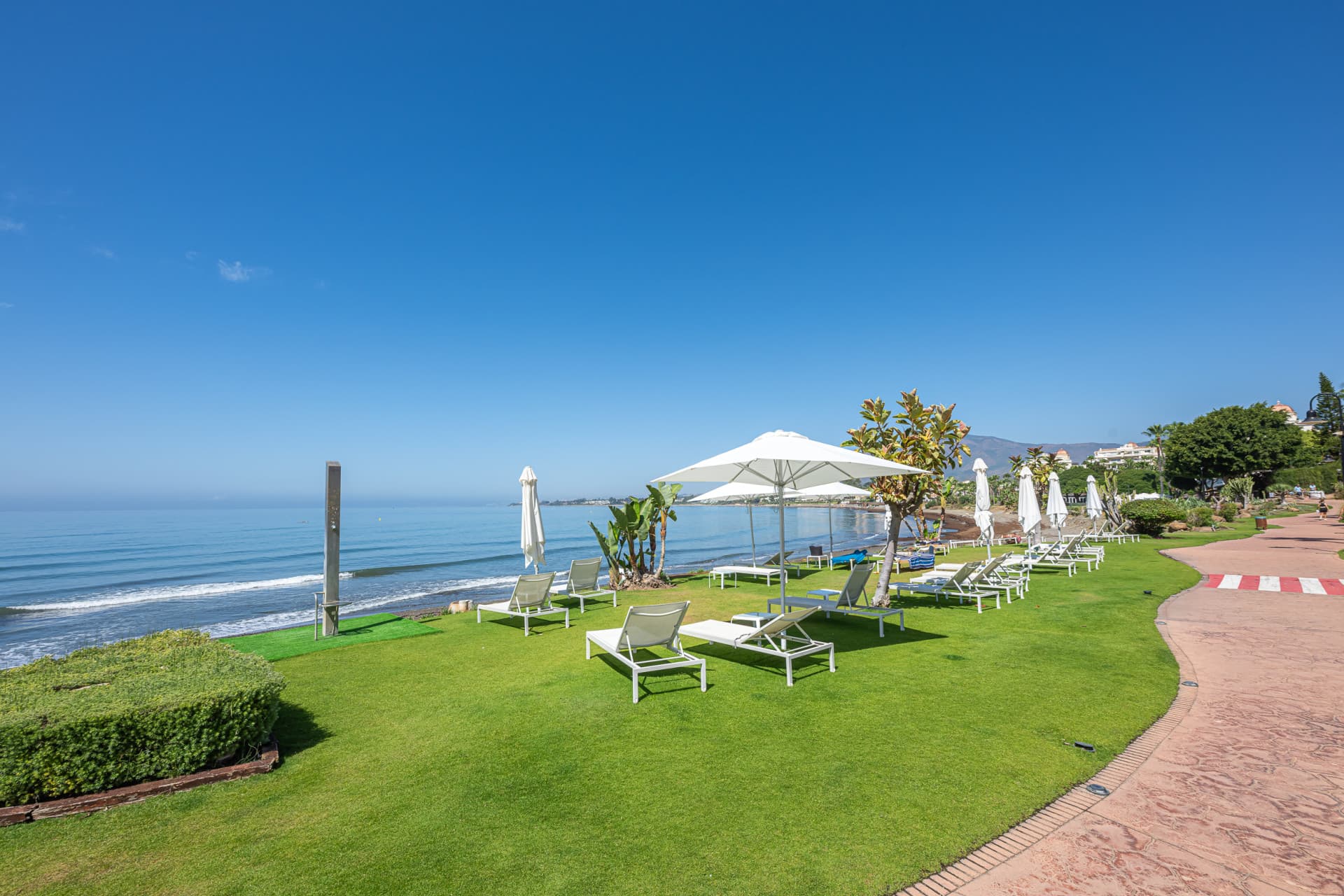 APARTAMENTO EN PRIMERA LÍNEA DE PLAYA - CABO BERMEJO - ESTEPONA