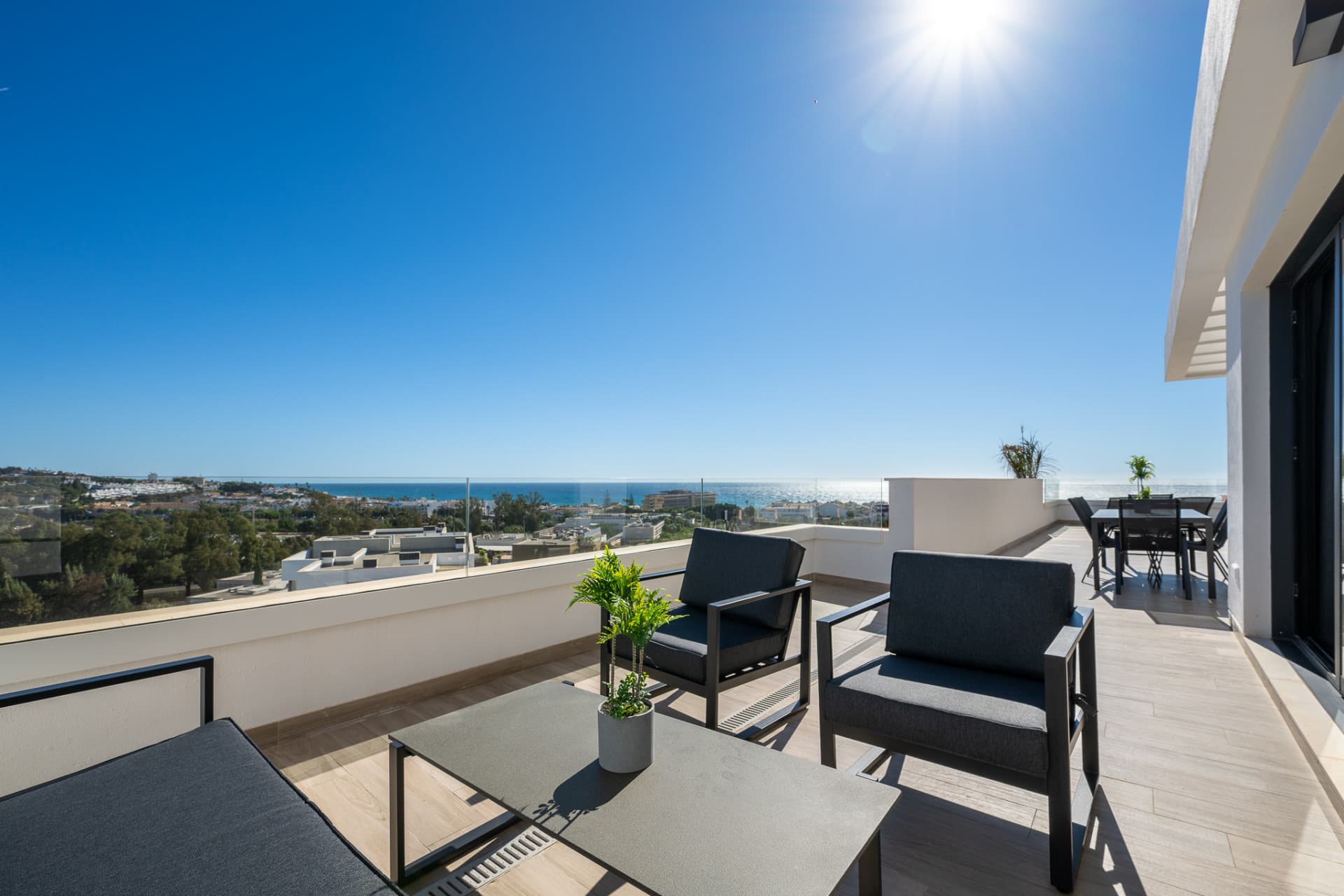 SPACIOUS 4-BEDROOM APARTMENT WITH 82 M² TERRACE, SEA & GOLF VIEWS IN LA CALA DE MIJAS