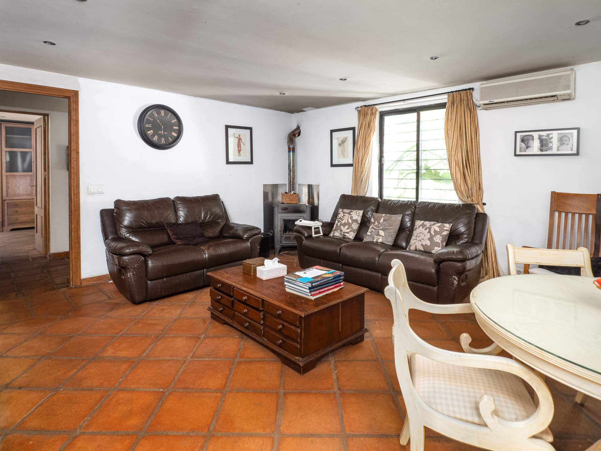 Charming and picturesque country house with swimming pool, located close to the village of Casares.