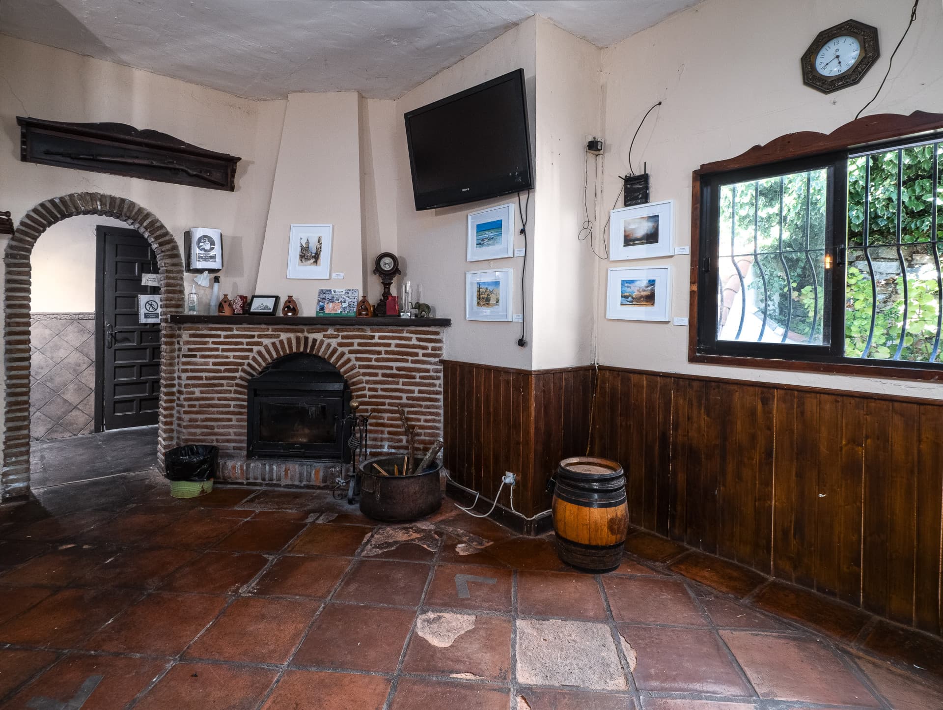 Charming and picturesque country house with swimming pool, located close to the village of Casares.