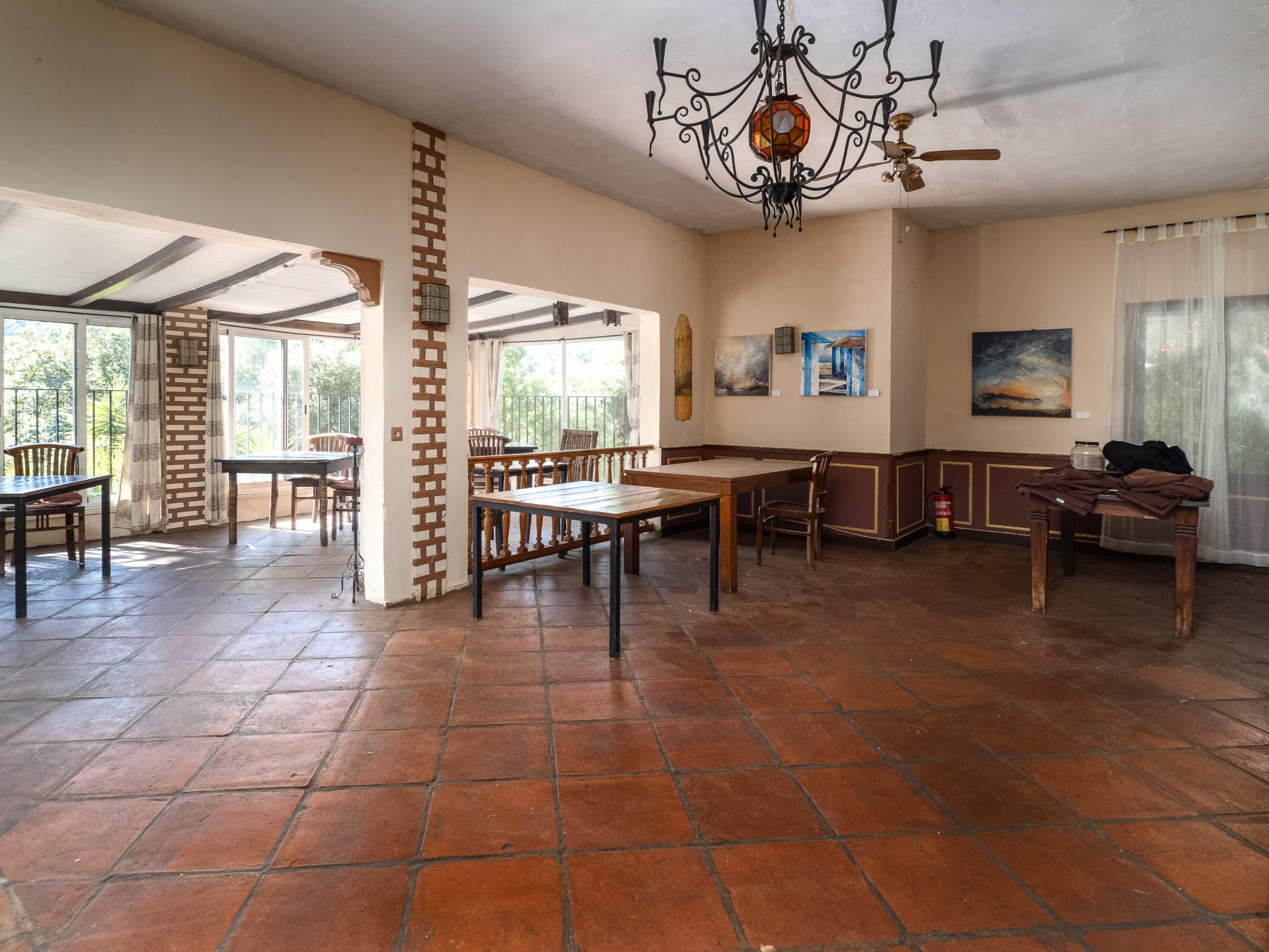 Charming and picturesque country house with swimming pool, located close to the village of Casares.