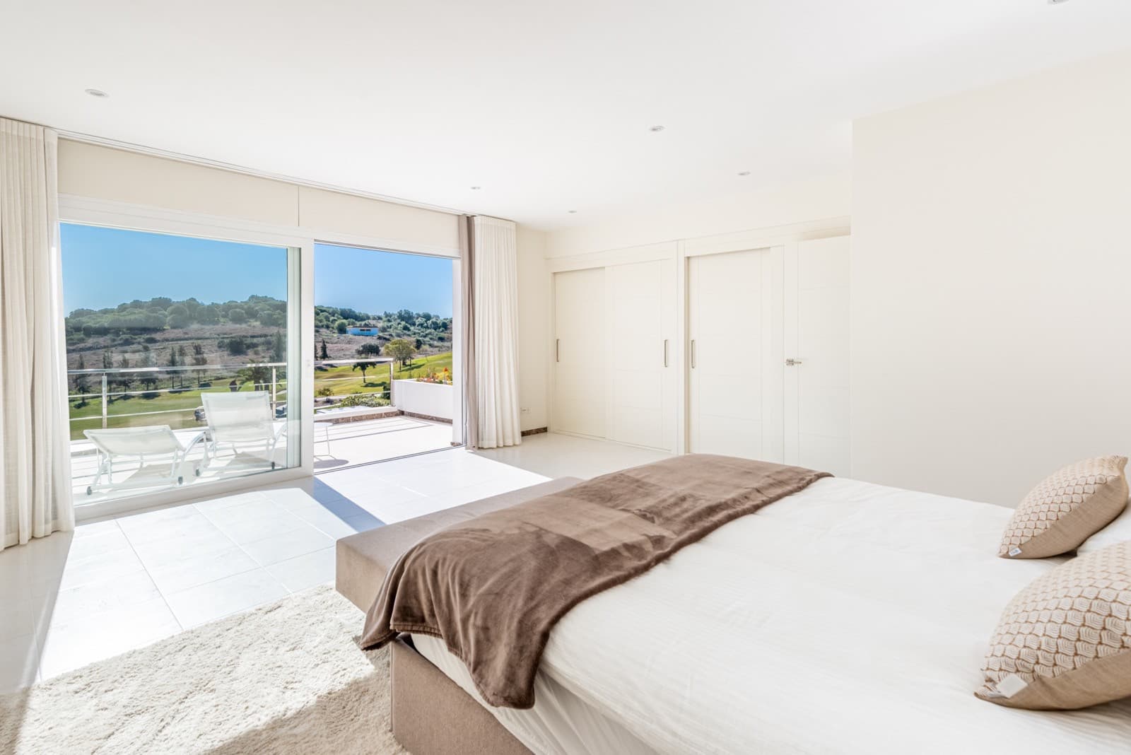 Luxury Frontline Golf Villa with Heated Pool in El Paraíso