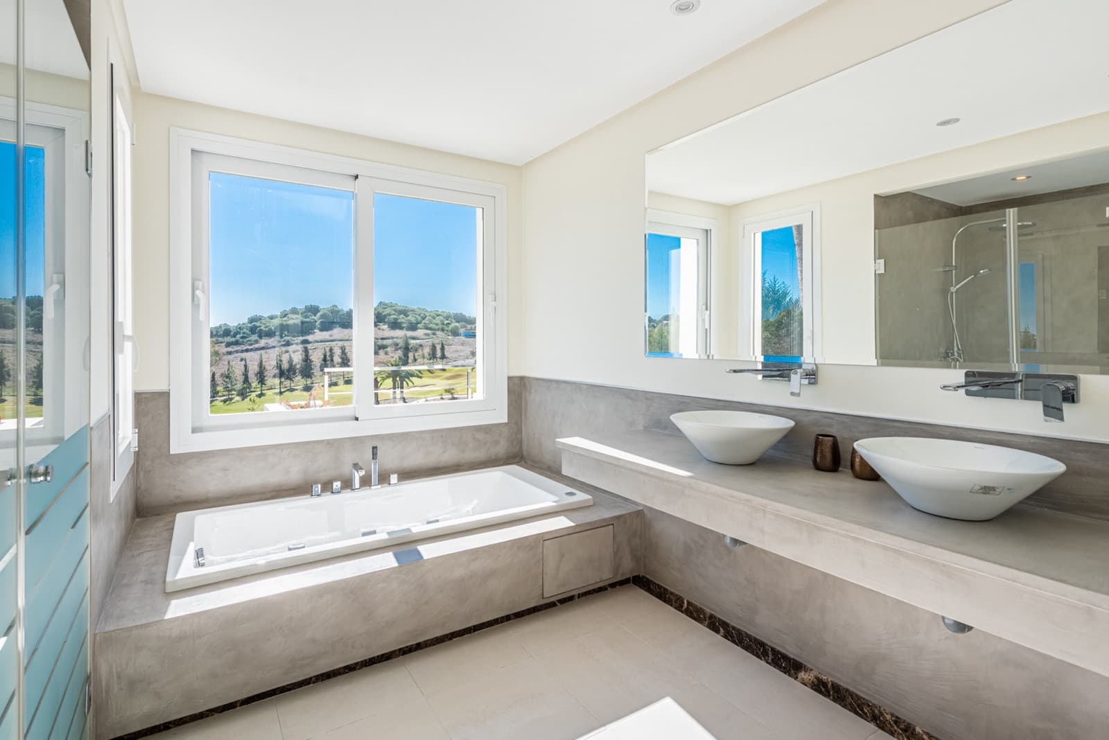 Luxury Frontline Golf Villa with Heated Pool in El Paraíso