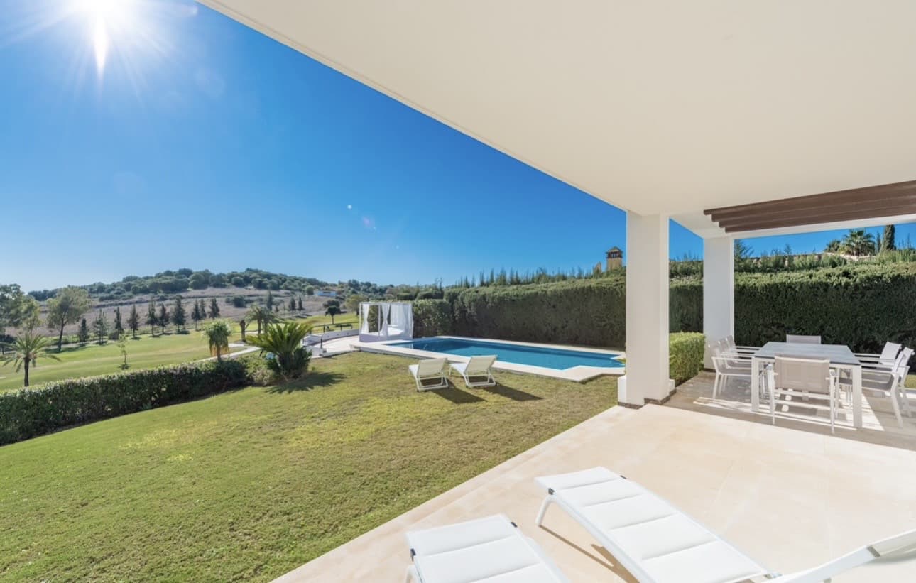 Luxury Frontline Golf Villa with Heated Pool in El Paraíso