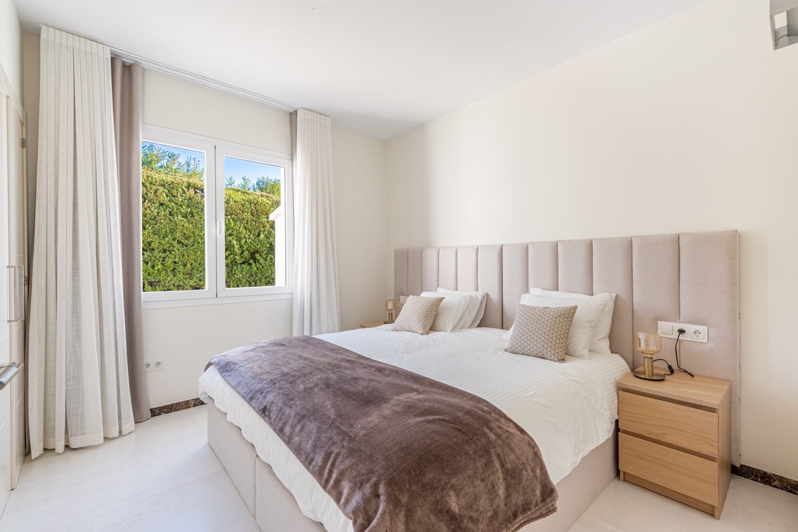 Luxury Frontline Golf Villa with Heated Pool in El Paraíso