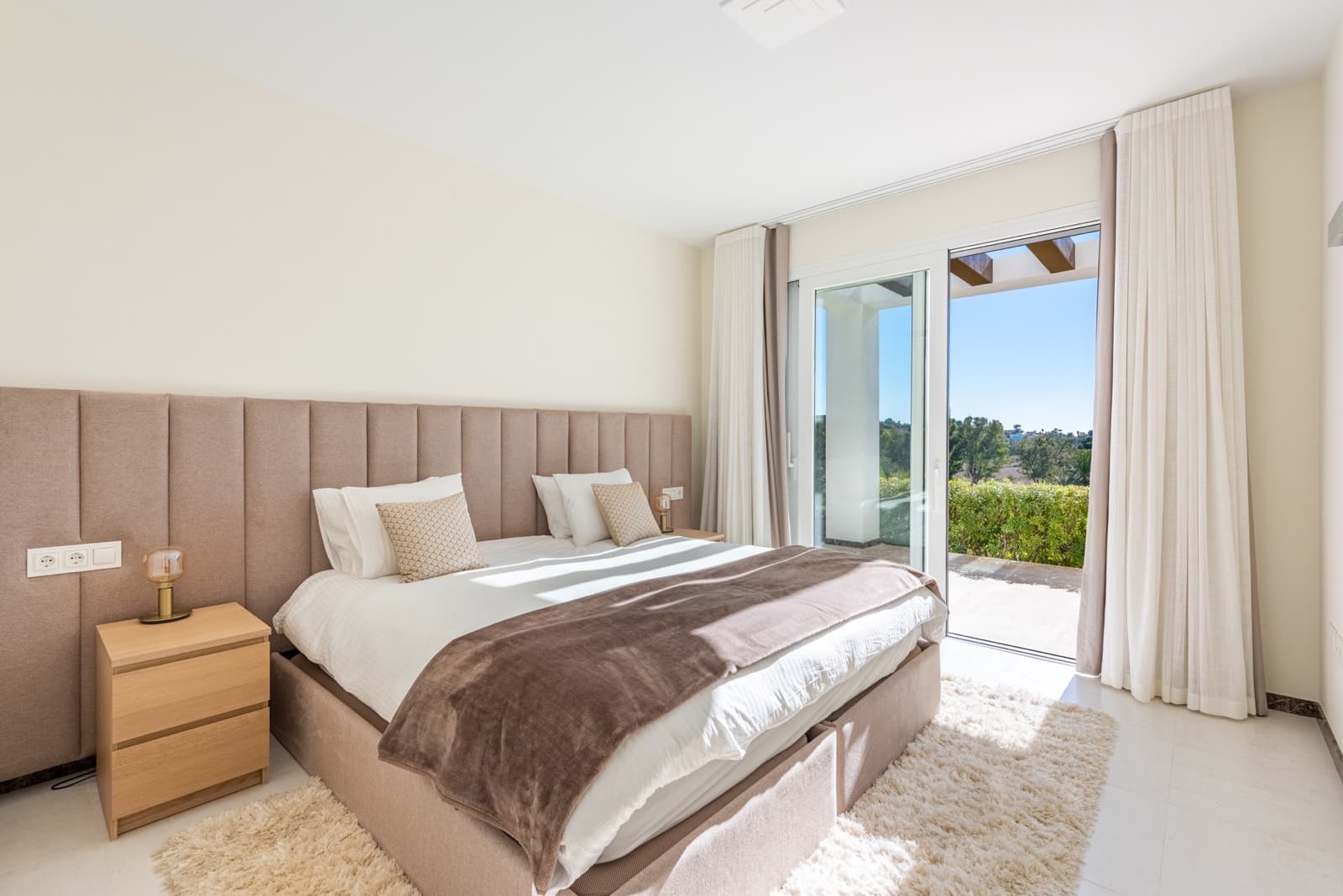 Luxury Frontline Golf Villa with Heated Pool in El Paraíso