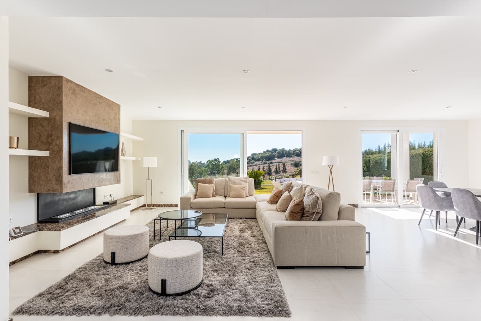 Luxury Frontline Golf Villa with Heated Pool in El Paraíso
