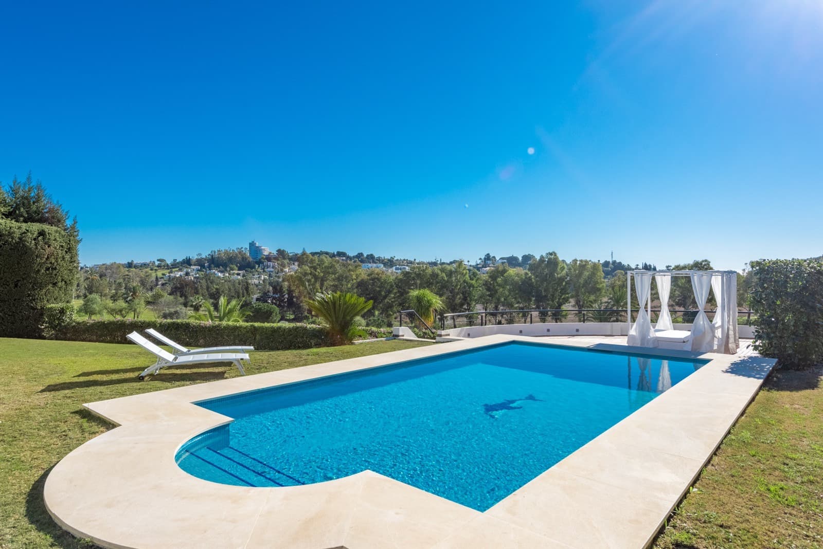 Luxury Frontline Golf Villa with Heated Pool in El Paraíso