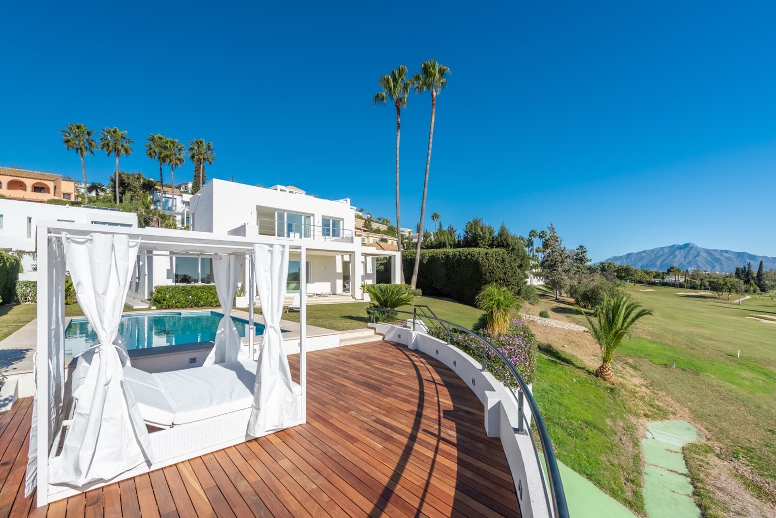 Luxury Frontline Golf Villa with Heated Pool in El Paraíso