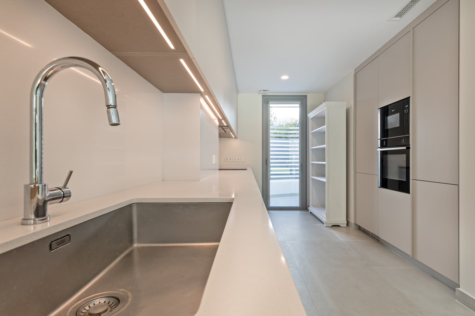 Lyxig hörnvilla i Treetops, San Pedro de Alcántara – Privat trädgård, jacuzzi och panoramautsikt över dalen