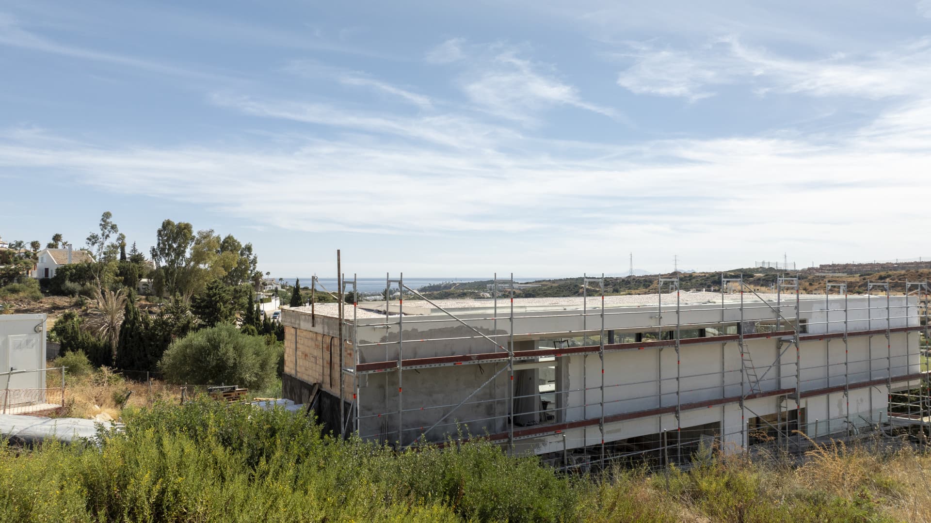 Plot with project and structure in Estepona with sea and golf views