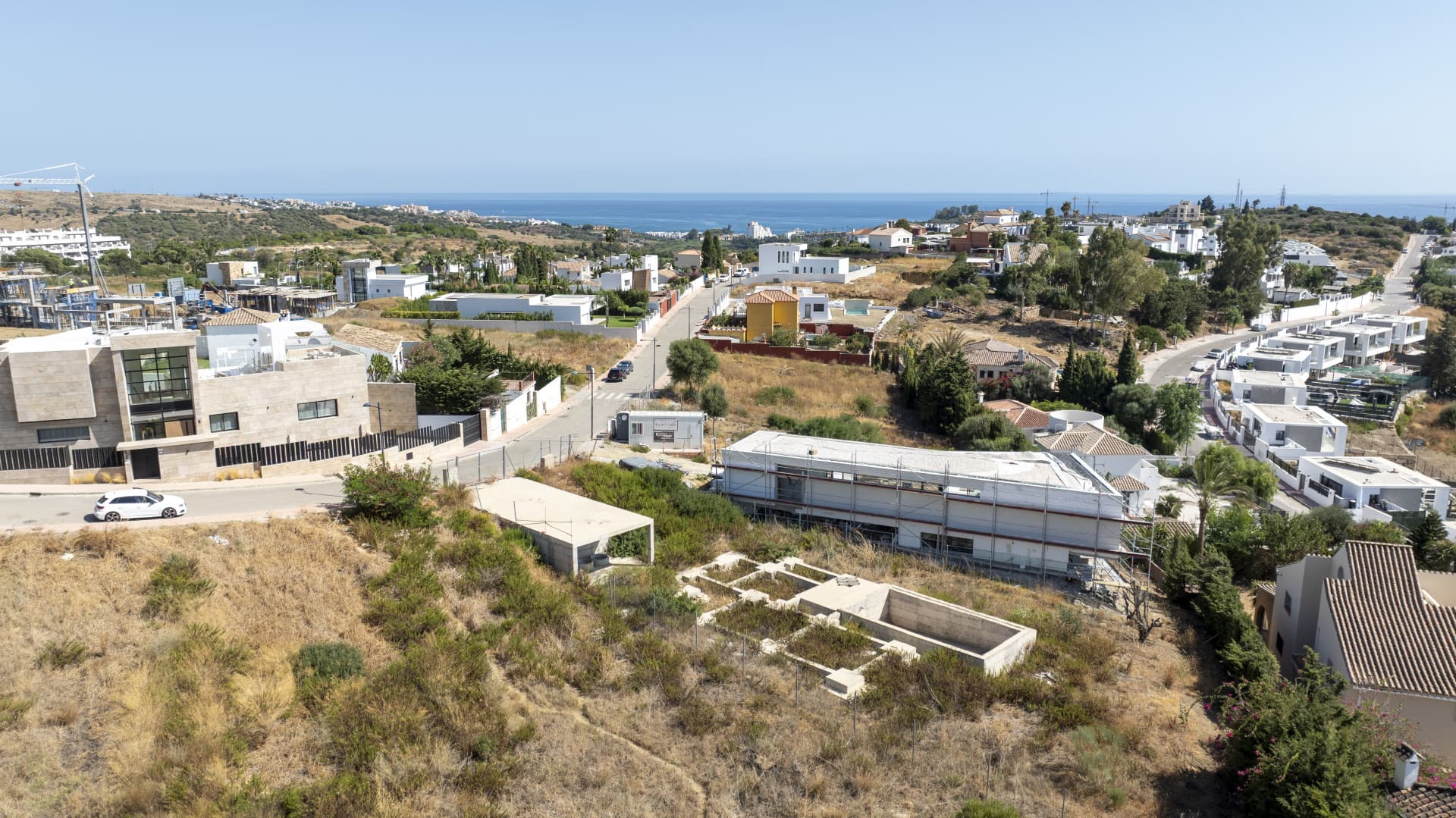 Plot with project and structure in Estepona with sea and golf views