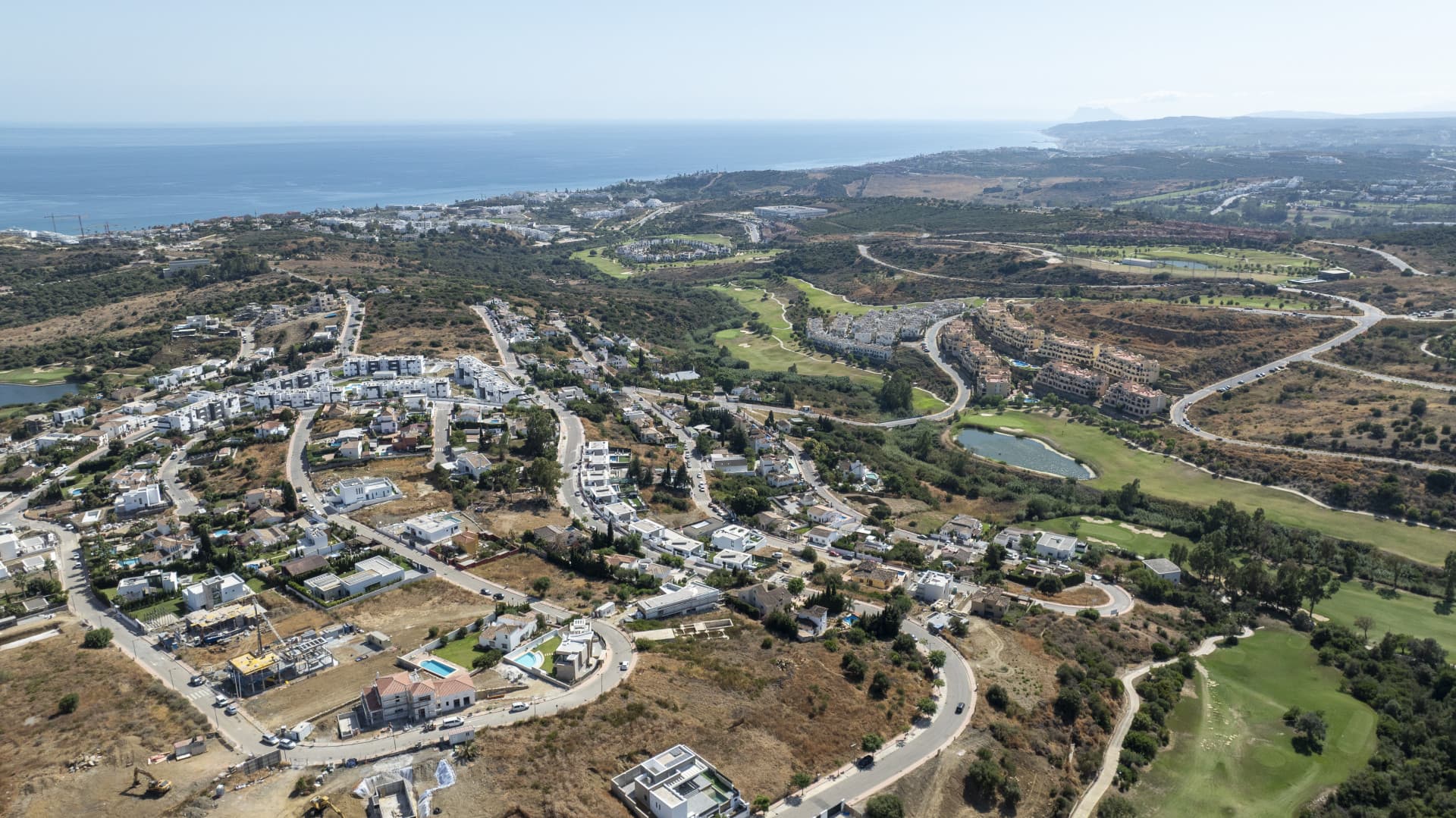 Plot with project and structure in Estepona with sea and golf views