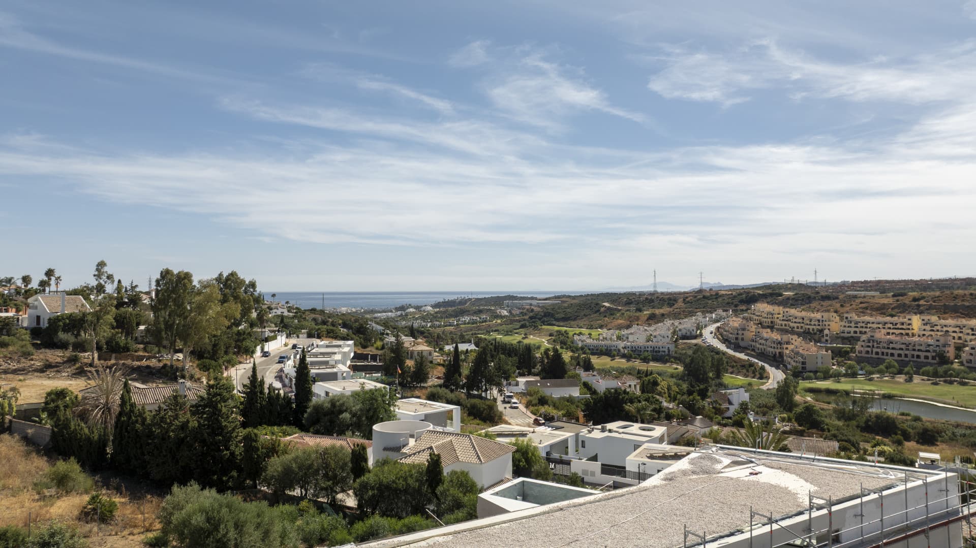 Plot with project and structure in Estepona with sea and golf views