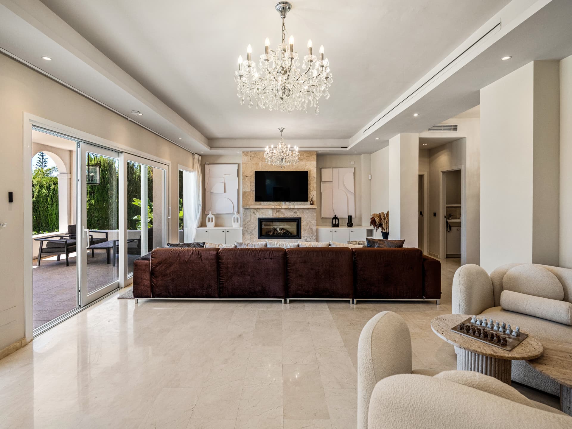 Luxury Six-Bedroom Villa in Nueva Andalucía’s Prestigious Golf Valley