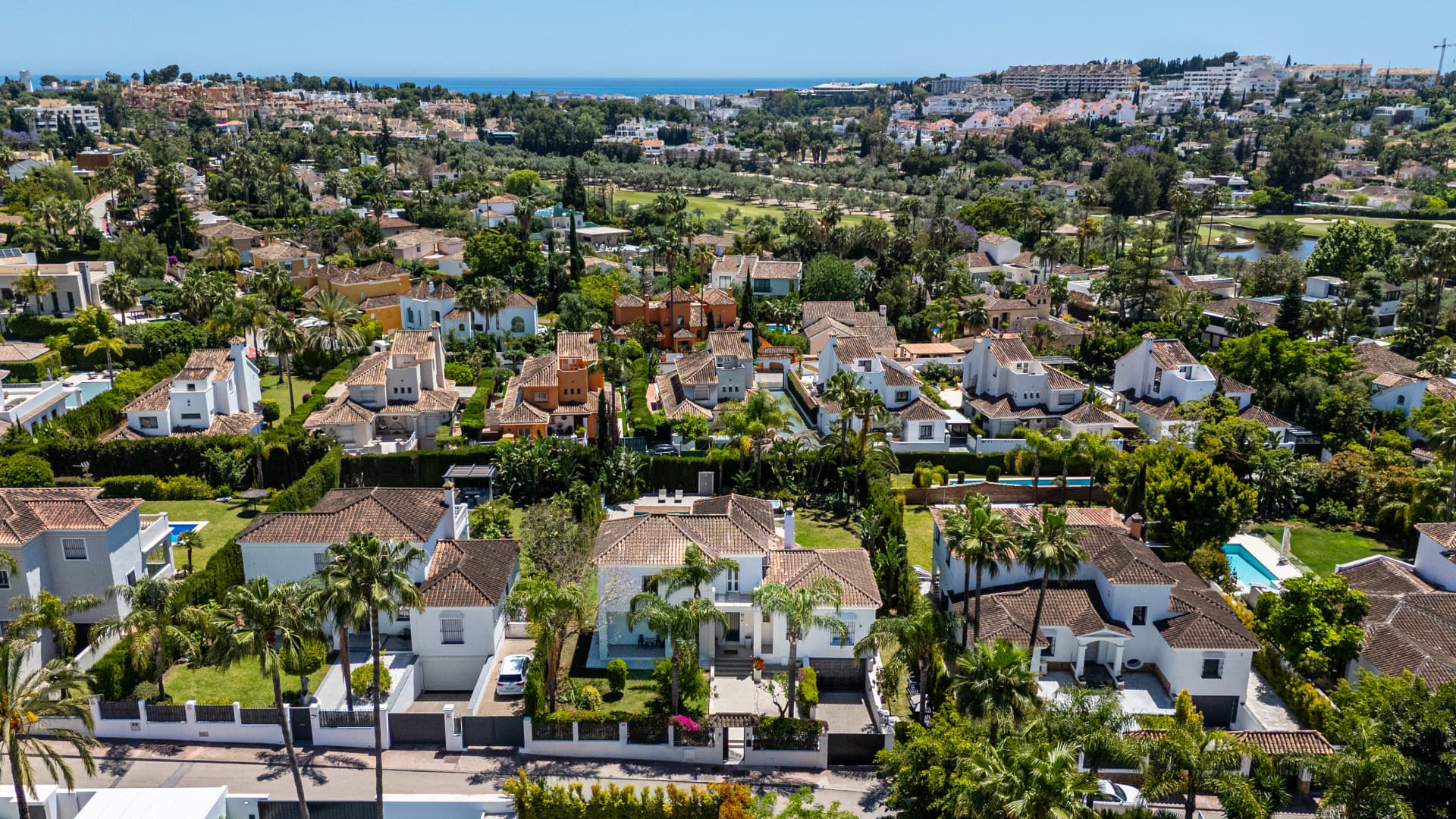 Luxury Six-Bedroom Villa in Nueva Andalucía’s Prestigious Golf Valley