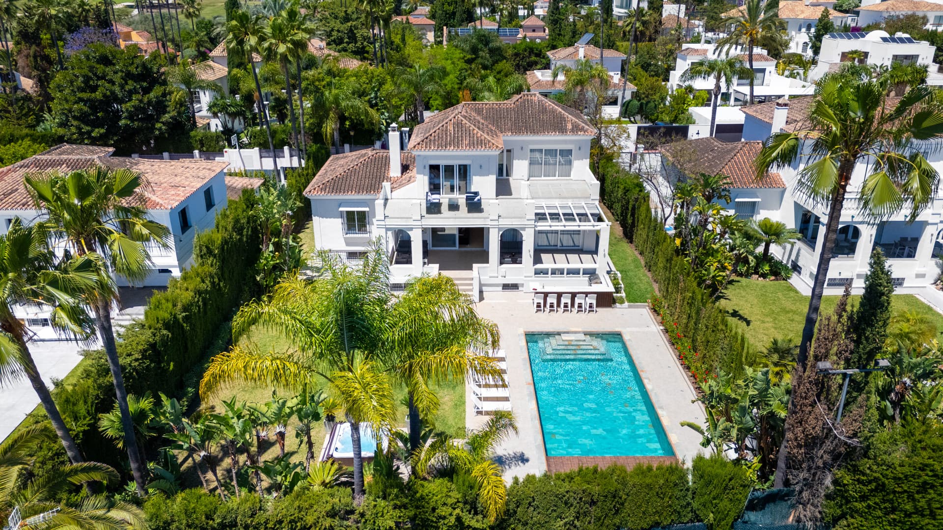 Luxury Six-Bedroom Villa in Nueva Andalucía’s Prestigious Golf Valley