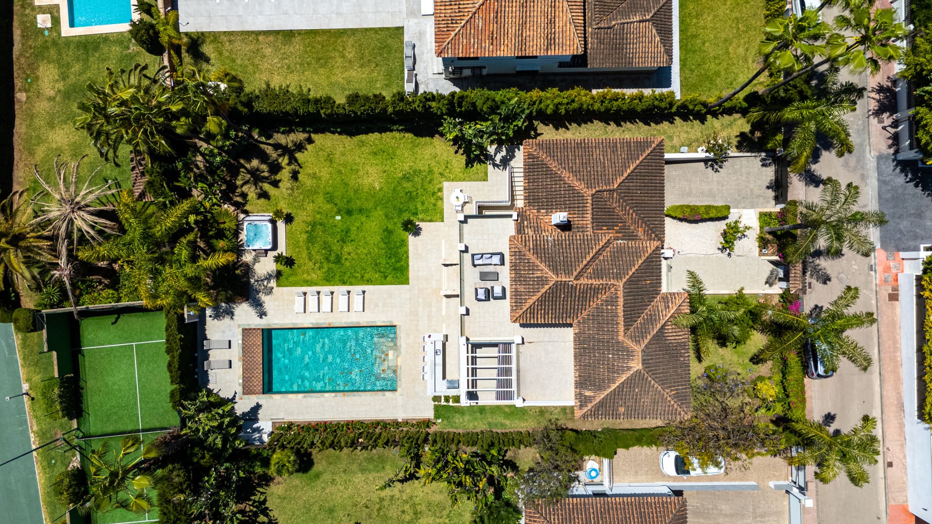 Luxury Six-Bedroom Villa in Nueva Andalucía’s Prestigious Golf Valley