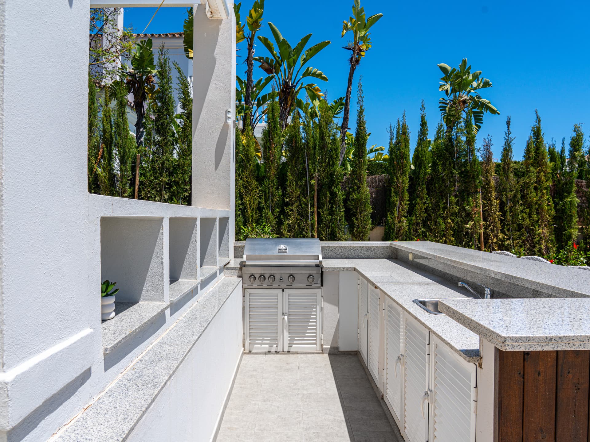 Luxury Six-Bedroom Villa in Nueva Andalucía’s Prestigious Golf Valley