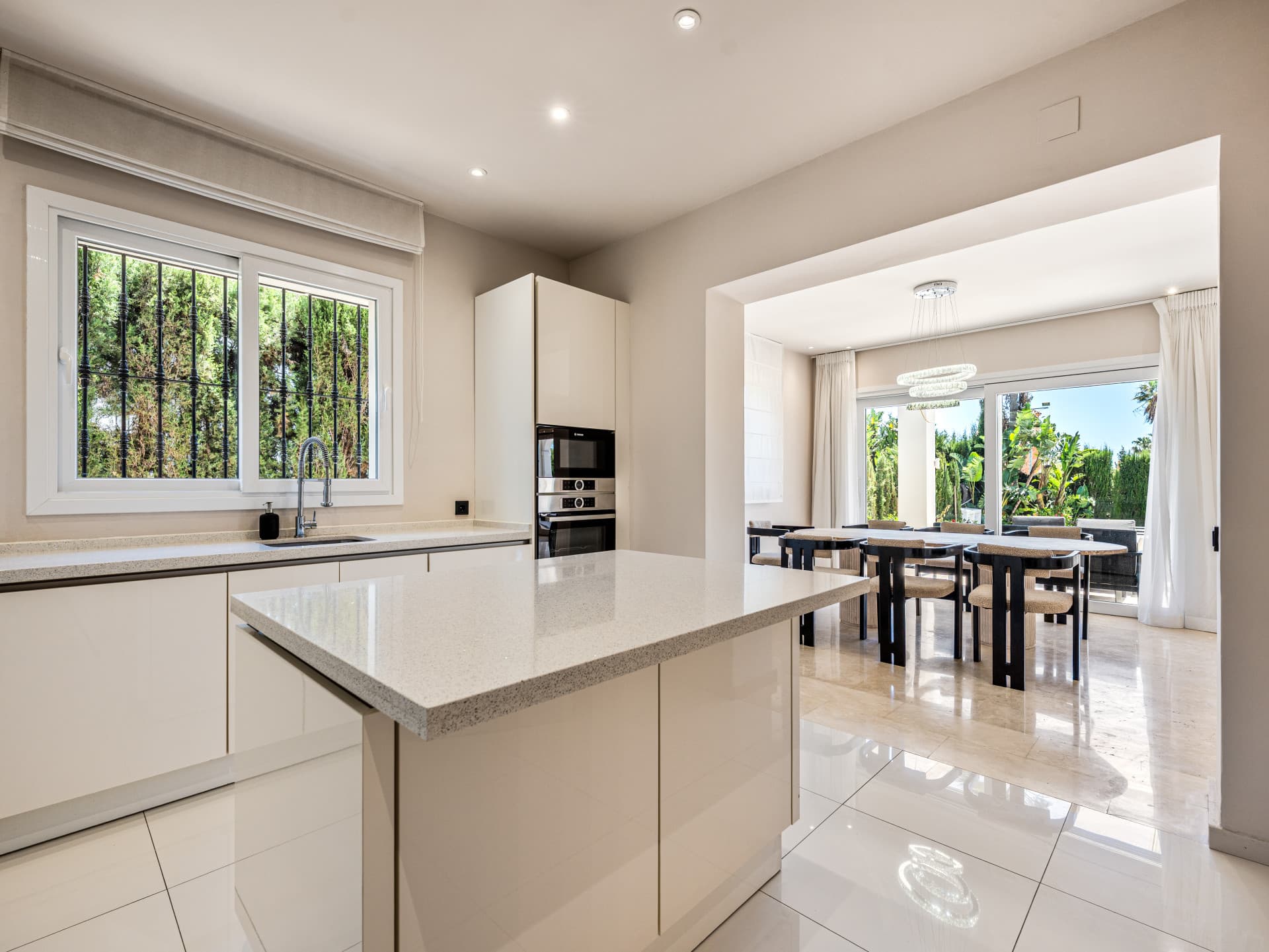Luxury Six-Bedroom Villa in Nueva Andalucía’s Prestigious Golf Valley