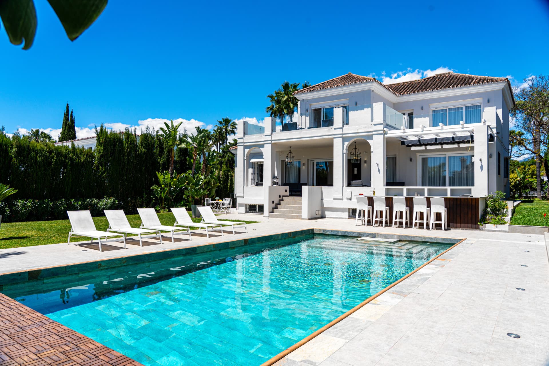Luxury Six-Bedroom Villa in Nueva Andalucía’s Prestigious Golf Valley