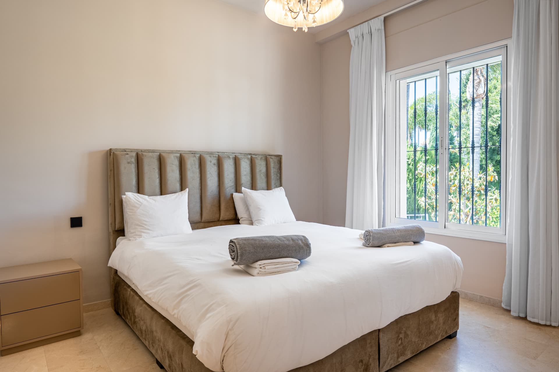 Luxury Six-Bedroom Villa in Nueva Andalucía’s Prestigious Golf Valley