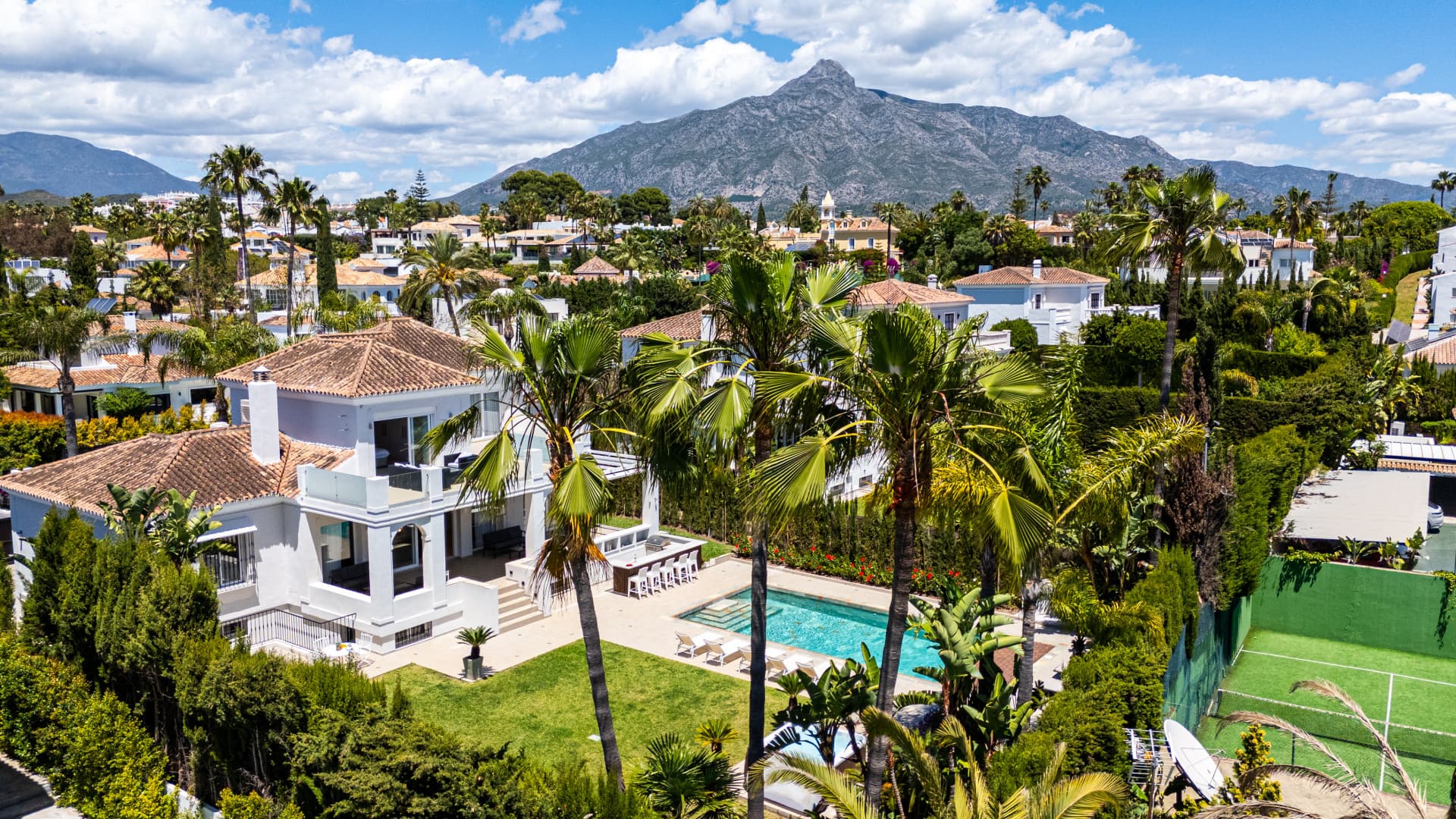Lyxvilla med sex sovrum i Nueva Andalucías prestigefyllda golfdal