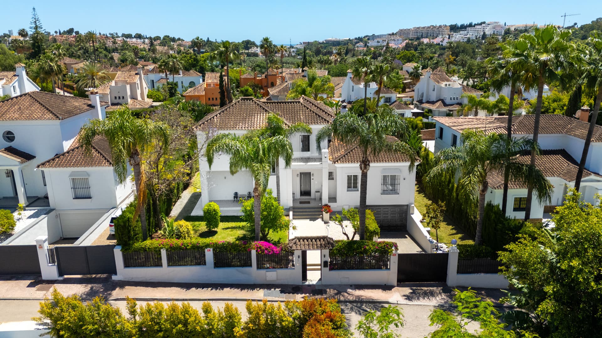 Luxury Six-Bedroom Villa in Nueva Andalucía’s Prestigious Golf Valley