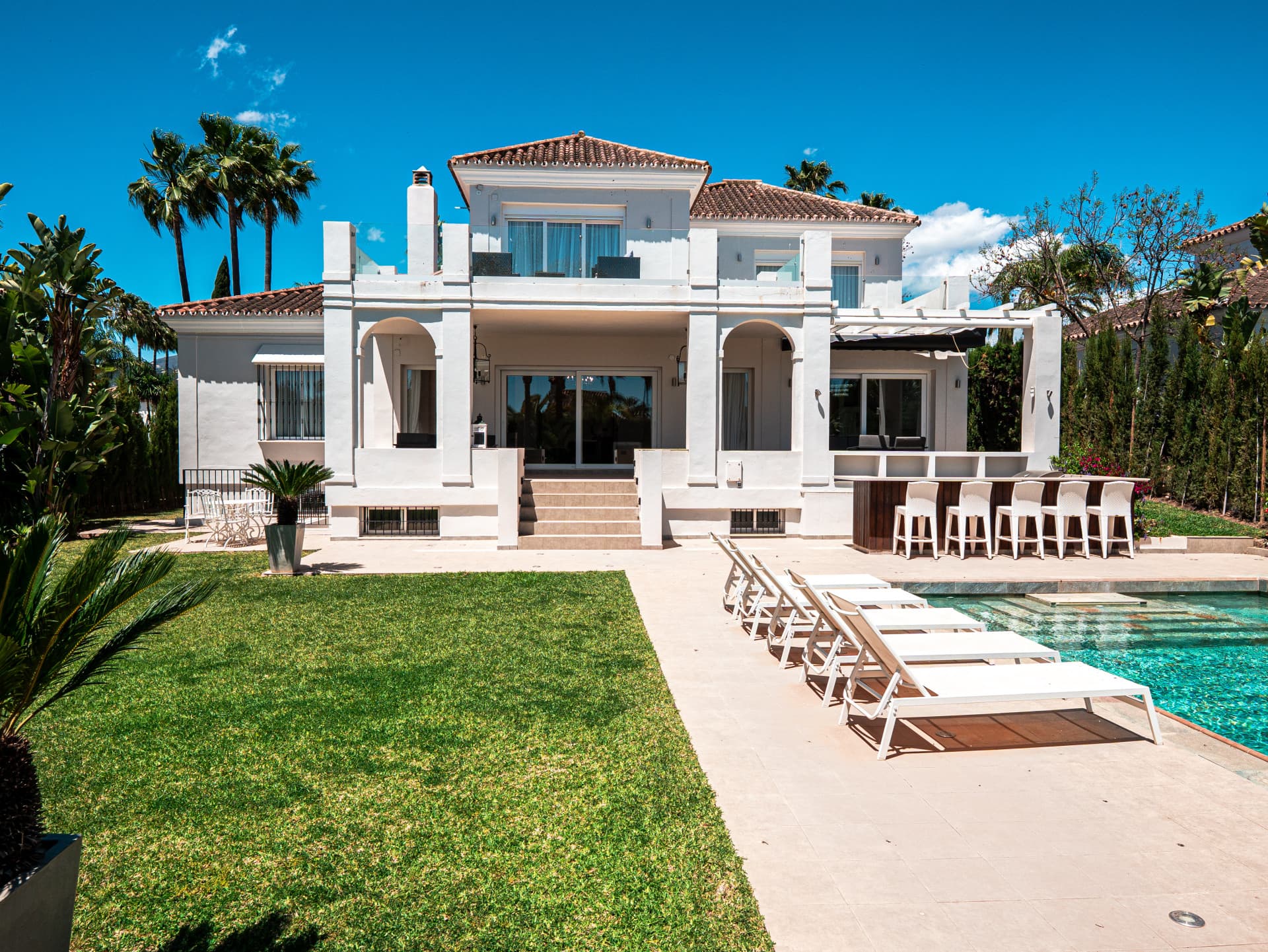 Luxury Six-Bedroom Villa in Nueva Andalucía’s Prestigious Golf Valley