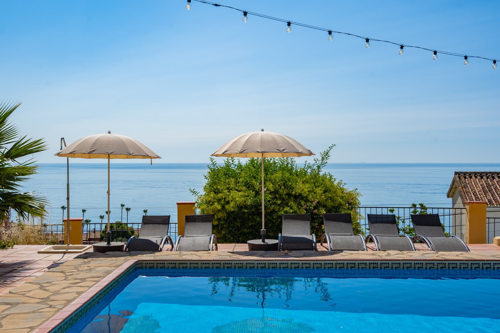 Magnífica Villa Andaluza con Toque Escandinavo y Vistas al Mar en Estepona Oeste