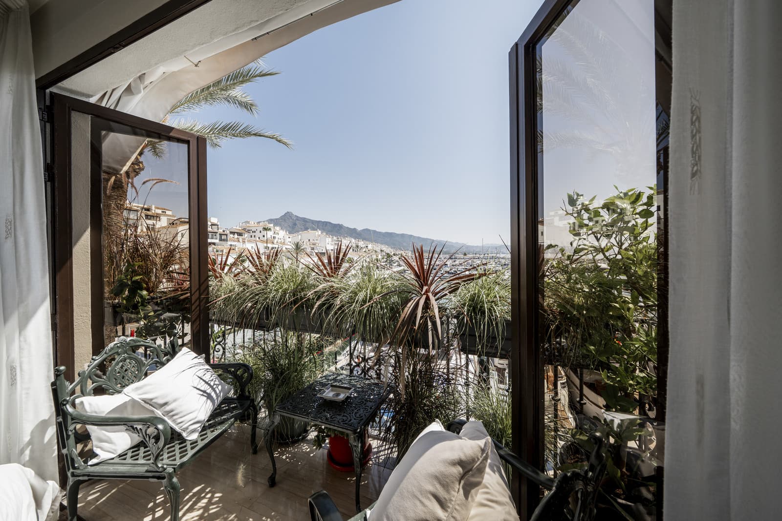 Vida de Prestigio y Oportunidad de Inversión en el Corazón de Puerto Banús