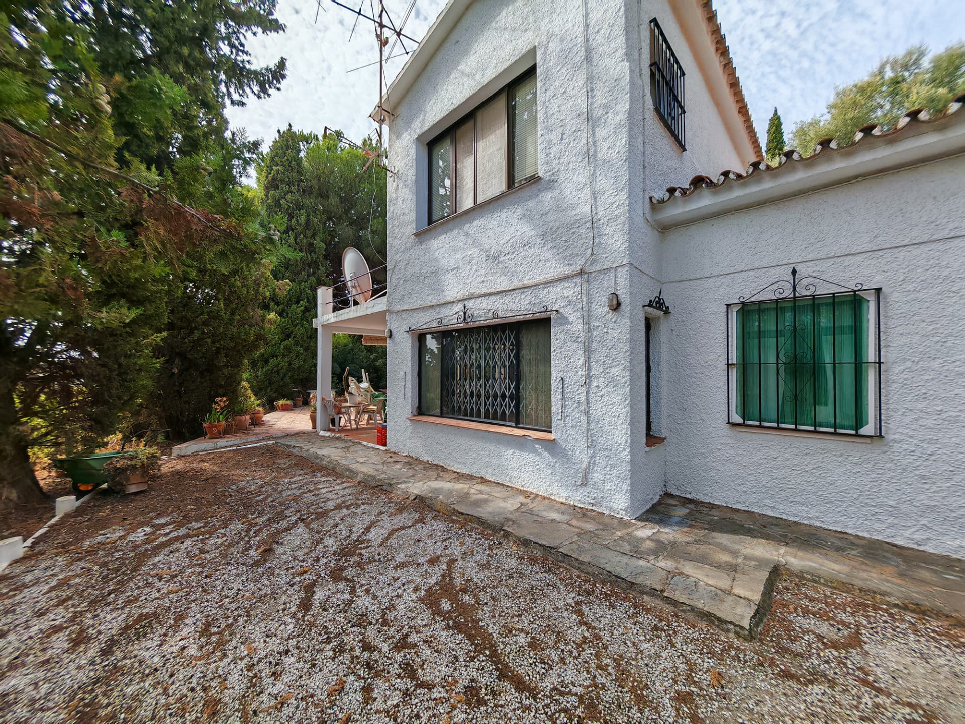 Villa Renovation Opportunity with Two Independent Guest Bungalows Near Mijas Pueblo